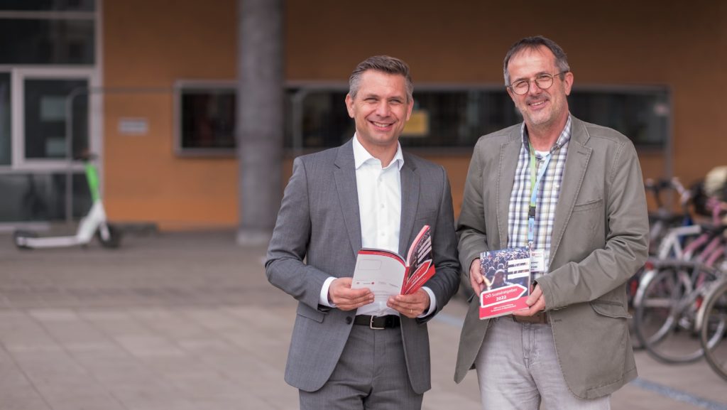 Sozial-Landesrat Dr. Wolfgang Hattmannsdorfer und Hubert Mittermayr, Vorstandsvorsitzender der Sozialplattform OÖ