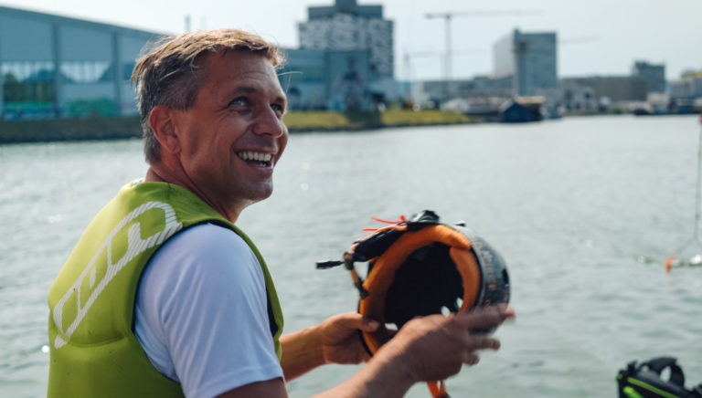 Wolfgang Hattmannsdorfer beim Wakeboarden an der Donau bei den Linzer Bubble Days