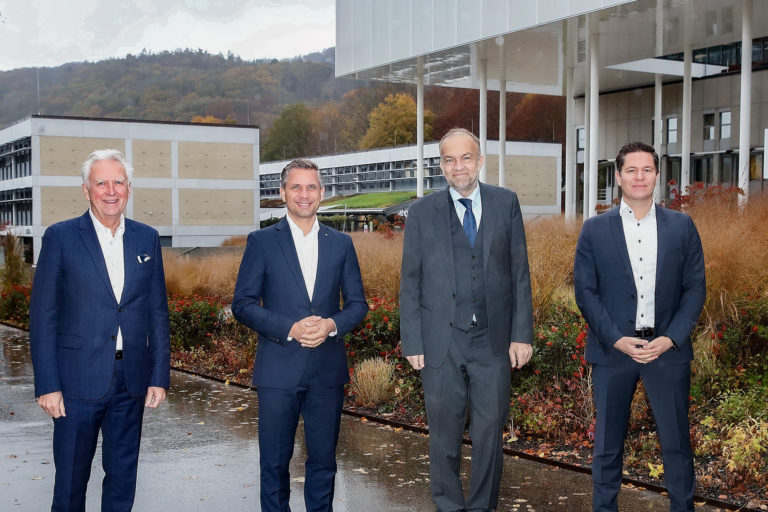 Fachgruppen Obmann Markus Roth, LR Wolfgang Hattmannsdorfer, Rektor Meinhard Lukas und KEBA CEO Gerhard Luftensteiner