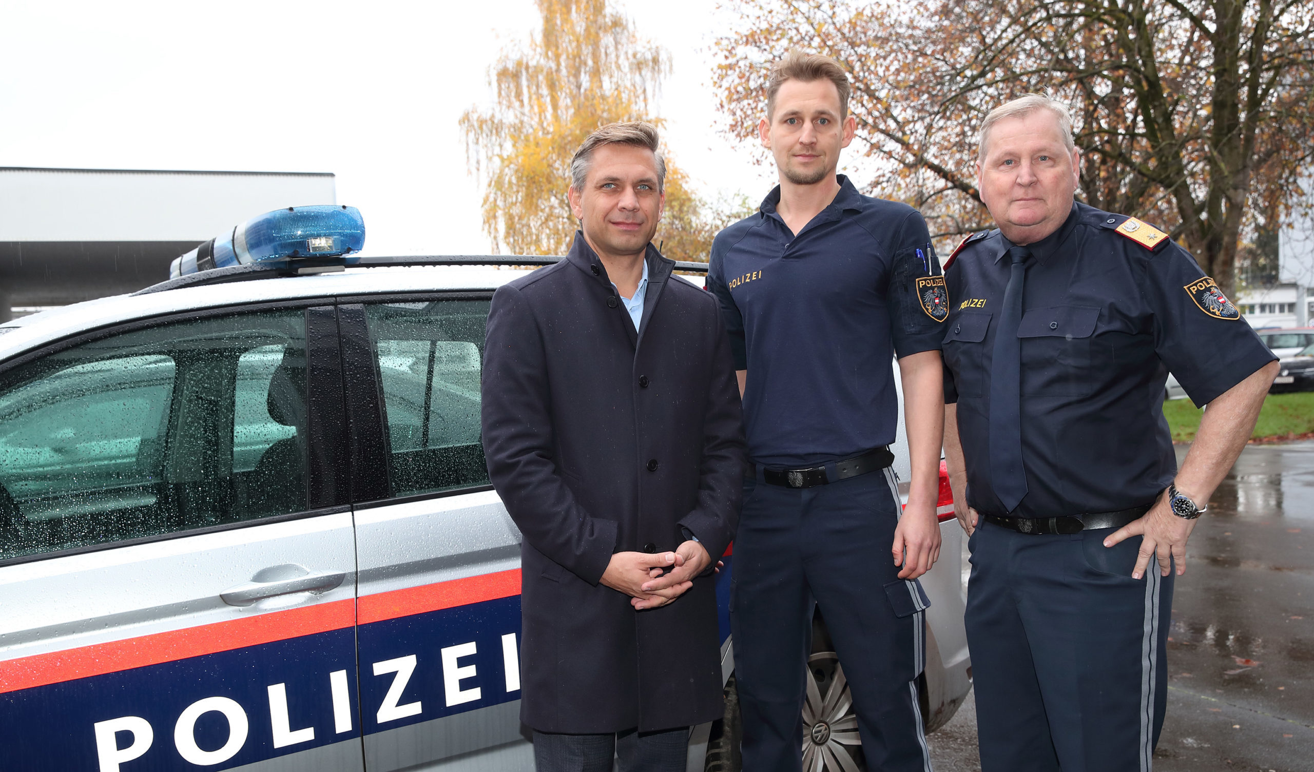Landesrat Wolfgang Hattmannsdorfer, Jugendkontaktbeamter Michael Maurer und Stadtpolizeikommandant Karl Pogutter in Linz