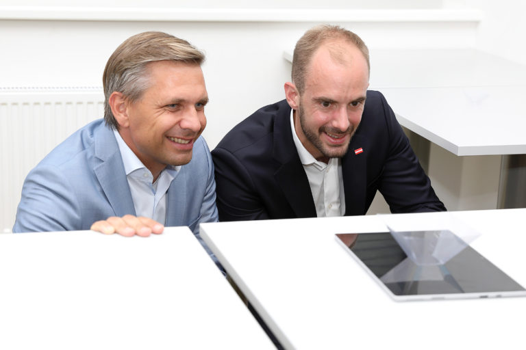 LR Hattmannsdorfer und Digital-Staatssekretär Florian Tursky bei den DigiCamps 2022.