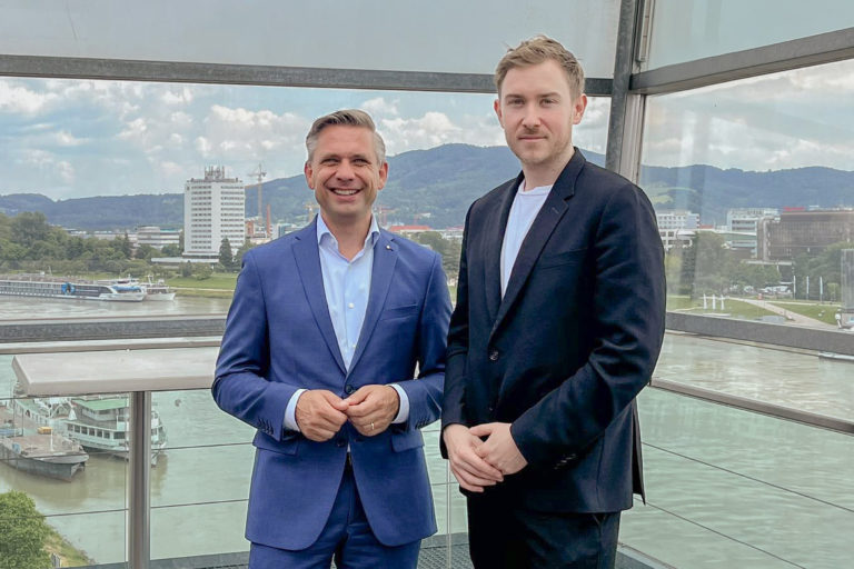 Jugend-Landesrat Dr. Wolfgang Hattmannsdorfer und Trendforscher Tristan Horx geben einen Ausblick auf Jugend, Arbeit und Digitalisierung